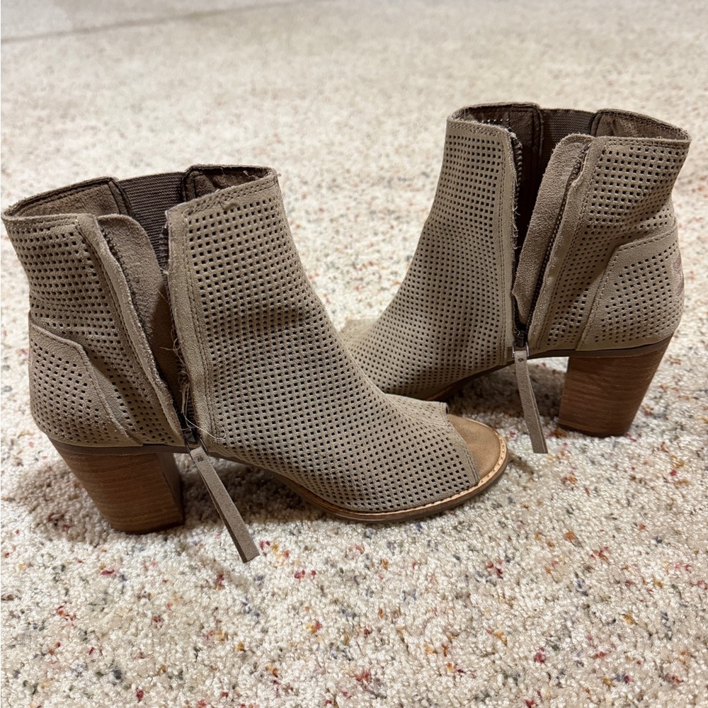 Tom’s Booties - Picture 6 of 6